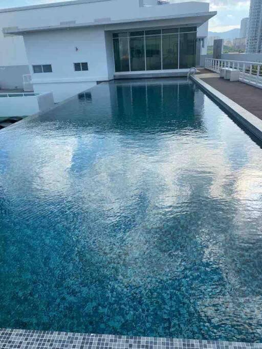 Maritime Suite Duplex Penang- Pemandangan Laut George Town Bagian luar foto